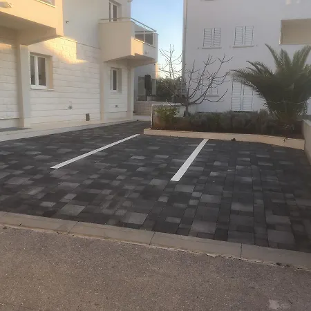 Ella روغوزنيكا